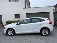 Gebraucht Volvo V40 Kinetic 114 PS (83 kW) 2012 Rot Kleinwagen