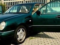 Gebraucht Mercedes E240 Elegance 170 PS (125 kW) 1998 Grün Limousine