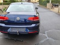 Gebraucht VW Passat Comfortline 120 PS (88 kW) 2016 Blau Limousine