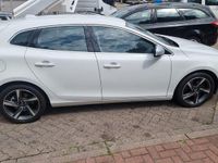 Gebraucht Volvo V40 R-Design 150 PS (110 kW) 2014 Weiß Limousine