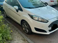 Gebraucht Ford Fiesta 80 PS (58 kW) 2014 Weiß Kleinwagen