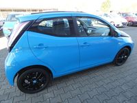 Gebraucht Toyota Aygo X-wave 69 PS (50 kW) 2016 Blau Kleinwagen