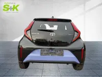 Neu Toyota Aygo X 117 PS (86 kW) 2026 Lavender purple metallic/black SUV