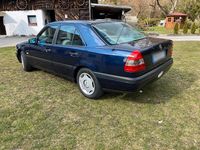 Gebraucht Mercedes C180 122 PS (89 kW) 1996 Blau Limousine