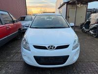 Gebraucht Hyundai i20 77 PS (56 kW) 2010 Weiß Kleinwagen