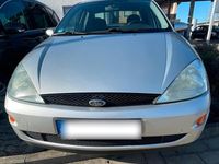 Second-hand Ford Focus 101 CP (74 kW) 2001 Argintiu Berlinǎ