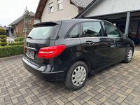 Gebraucht Mercedes B180 122 PS (89 kW) 2014 Schwarz Van / Kleinbus