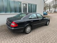 Gebraucht Mercedes E220 170 PS (125 kW) 2007 Schwarz Limousine