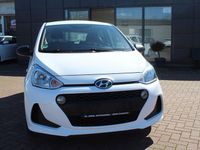 Gebraucht Hyundai i10 Basis 67 PS (49 kW) 2017 Weiß Kleinwagen