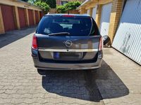 Gebraucht Opel Astra Edition 116 PS (85 kW) 2010 Silber Kombi