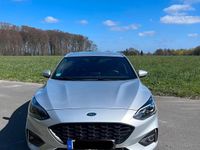 Używany Ford Focus ST-Line 125 KM (91 kW) 2020 Srebrny Sedan/Limuzyna