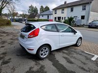 Gebraucht Ford Fiesta 60 PS (44 kW) 2010 Weiß Kleinwagen