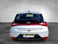 Gebraucht Hyundai i20 Intro Edition 101 PS (74 kW) 2022 Sleek silver Kleinwagen