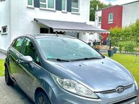 Gebraucht Ford Fiesta Titanium 82 PS (60 kW) 2012 Blau Kleinwagen