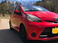 Gebraucht Toyota Aygo 68 PS (50 kW) 2014 Rot Kleinwagen