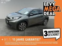 Gebraucht Toyota Aygo Pulse 72 PS (52 kW) 2023 Cardamon green 6w4/ black mica 209 (metallic) Kleinwagen