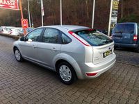 Gebraucht Ford Focus Style 90 PS (66 kW) 2009 Polarsilber metallic Limousine