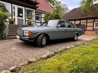 Gebraucht Mercedes E230 136 PS (100 kW) 1981 Silber Limousine