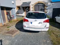 Gebraucht Opel Astra Edition 180 PS (132 kW) 2014 Weiß Kombi