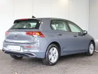 Gebraucht VW Golf VIII Life 131 PS (96 kW) 2022 Grau Limousine