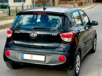Gebraucht Hyundai i10 Trend 67 PS (49 kW) 2018 Schwarz Kleinwagen