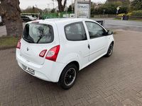 Gebraucht Renault Twingo Expression 75 PS (55 kW) 2012 Weiß Kleinwagen