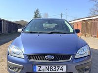 Gebraucht Ford Focus Ghia 101 PS (74 kW) 2006 Blau Limousine