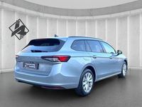 Gebraucht Skoda Superb 150 PS (110 kW) 2025 Pebble silber metallic Kombi