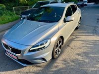 Gebraucht Volvo V40 122 PS (89 kW) 2019 Silber Limousine