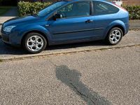 Gebraucht Ford Focus 80 PS (58 kW) 2005 Blau Kleinwagen