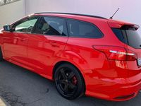 Gebraucht Ford Focus Sport 250 PS (183 kW) 2017 Rot Limousine