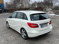 Gebraucht Mercedes B180 122 PS (89 kW) 2014 Weiß Van / Kleinbus
