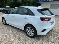 Gebraucht Kia Ceed 120 PS (88 kW) 2023 Weiß Kleinwagen