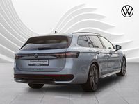 Gebraucht VW Passat R-line 150 PS (110 kW) 2024 Silber (oyster silver metallic) Kombi