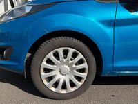 Gebraucht Ford Fiesta 85 PS (62 kW) 2013 Blau Kleinwagen