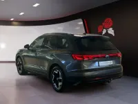 Gebraucht VW Touareg Basis 231 PS (169 kW) 2024 Quarzitgrau SUV
