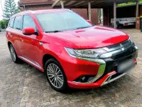 Gebraucht Mitsubishi Outlander P-HEV 224 PS (164 kW) 2019 Rot Kombi