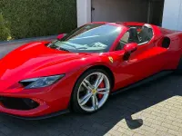 Nouă Ferrari 296 829 CP (609 kW) 2025 Roșu Cabrio
