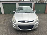 Gebraucht Hyundai i20 78 PS (57 kW) 2011 Silber Kleinwagen