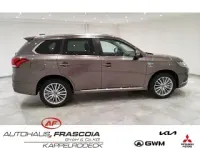 Gebraucht Mitsubishi Outlander P-HEV Basis 135 PS (99 kW) 2021 Braun SUV