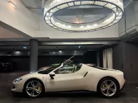 Gebraucht Ferrari 296 829 PS (609 kW) 2025 Weiß Cabrio