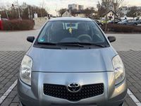 Gebraucht Toyota Yaris 69 PS (50 kW) 2009 Grau Kleinwagen