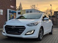Gebraucht Hyundai i30 Passion 101 PS (74 kW) 2016 Weiß Limousine