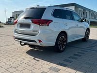 Second-hand Mitsubishi Outlander P-HEV 211 CP (155 kW) 2017 Alb SUV