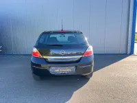 Używany Opel Astra Edition 105 KM (77 kW) 2007 Czarny Sedan/Limuzyna