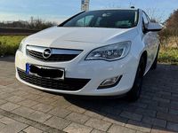 Gebraucht Opel Astra 140 PS (102 kW) 2012 Weiß Limousine