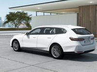 Gebraucht BMW 530e 299 PS (219 kW) 2024 Alpinweiß uni Kombi