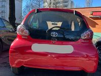 Gebraucht Toyota Aygo Club 68 PS (50 kW) 2011 Rot Kleinwagen