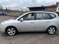 Gebraucht Kia Carens 140 PS (102 kW) 2010 Silber Van / Kleinbus