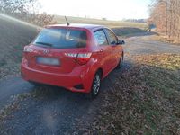 Gebraucht Toyota Yaris Comfort 111 PS (81 kW) 2017 Rot Kleinwagen
